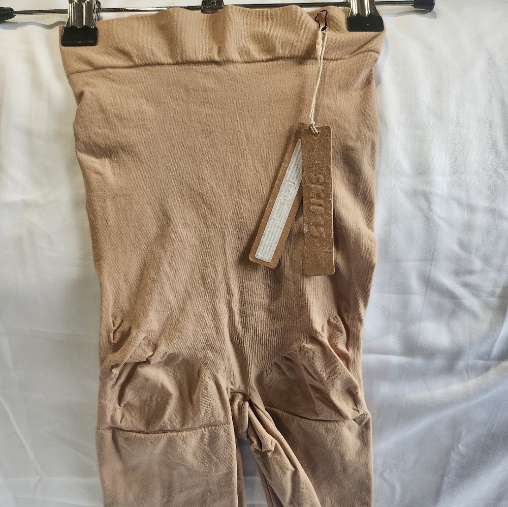 SKIMS  High-Waist Above The Knee  Shorts, Shapers And Butt Lifting.